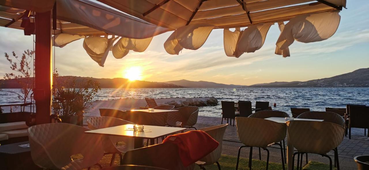 Apartment Okrug Gornji - Trogir With Sea View Exterior foto