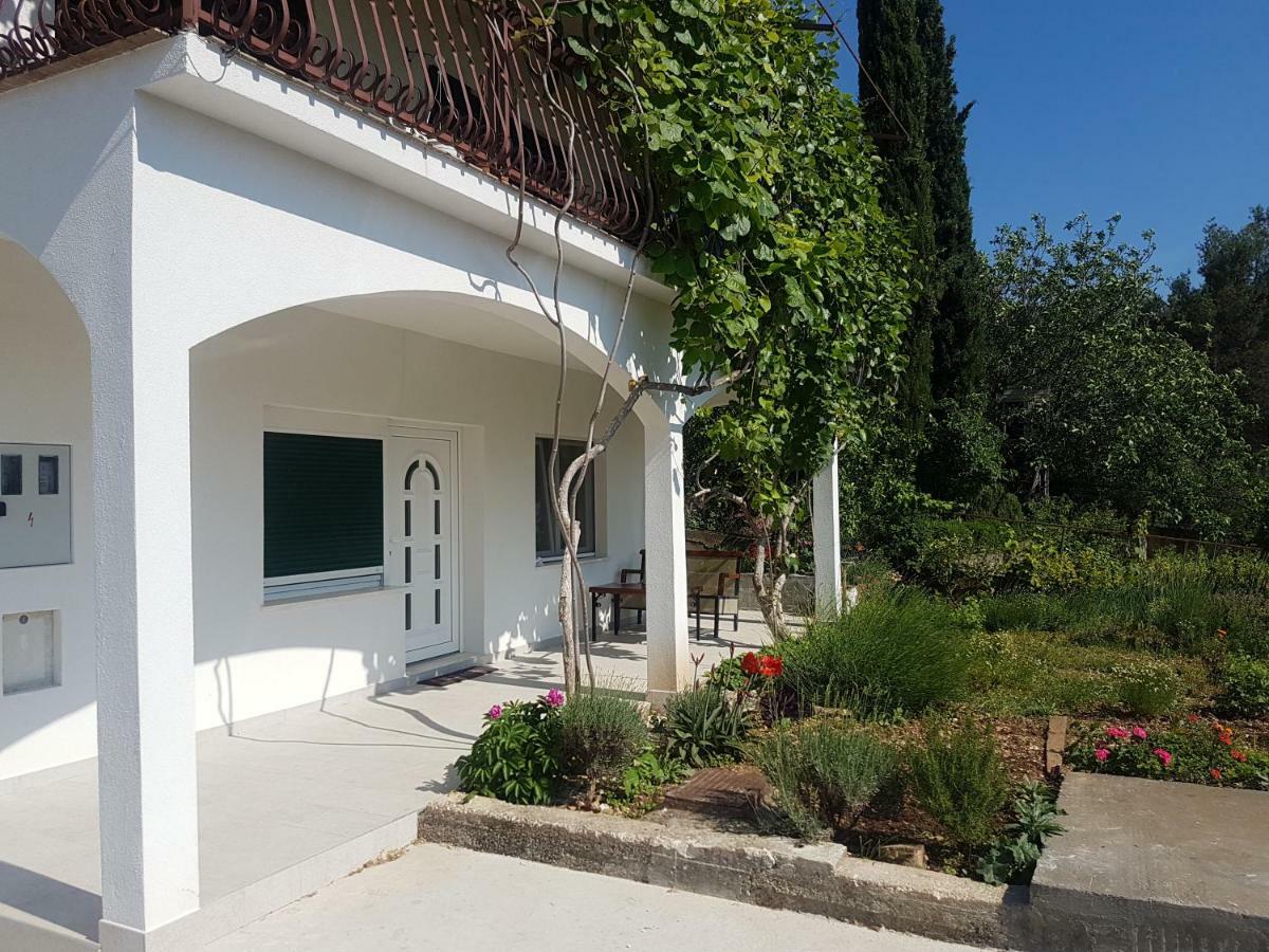 Apartment Okrug Gornji - Trogir With Sea View Exterior foto